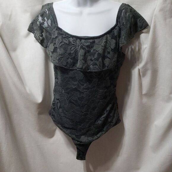 Express. Dark Green Lace Bodysuit Off Shoulder Size MP - Picture 1 of 12